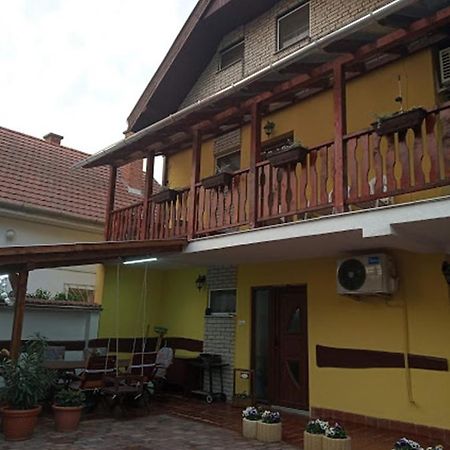 Bazsi Apartman Hajdúszoboszló Buitenkant foto