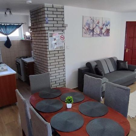 Bazsi Apartman Hajdúszoboszló Buitenkant foto