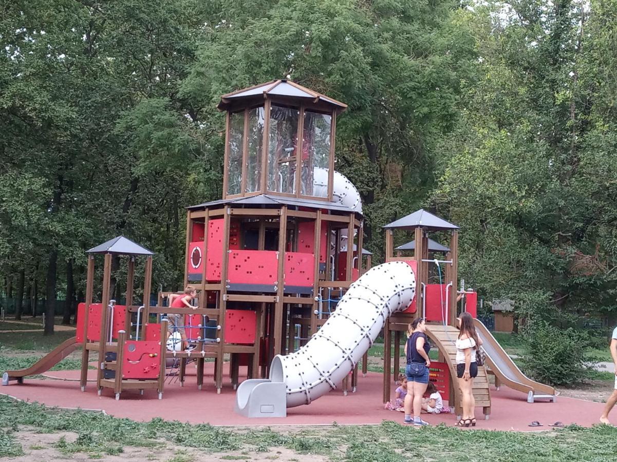 Bazsi Apartman Hajdúszoboszló Buitenkant foto