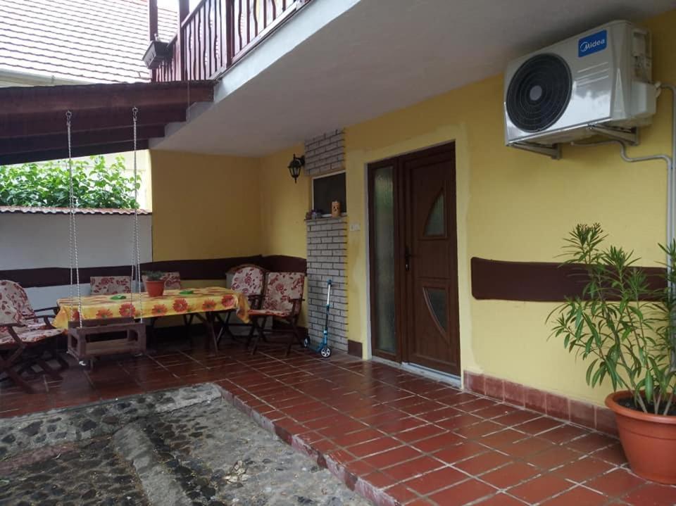 Bazsi Apartman Hajdúszoboszló Buitenkant foto
