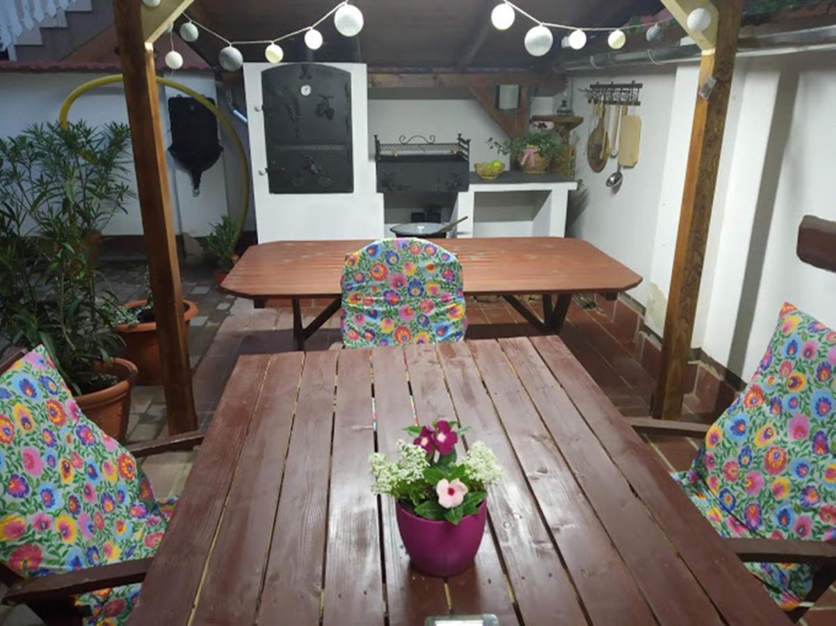 Bazsi Apartman Hajdúszoboszló Buitenkant foto