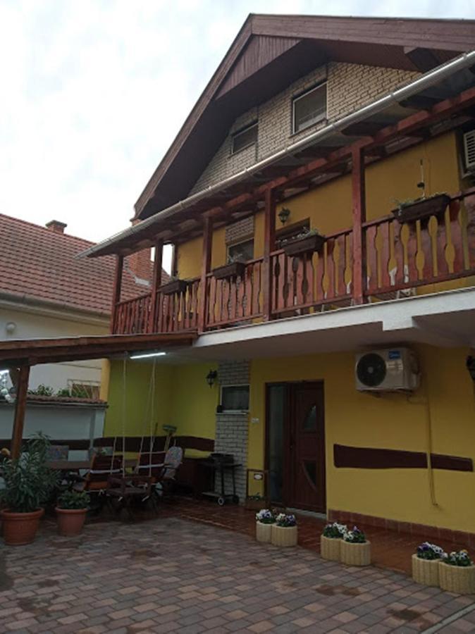 Bazsi Apartman Hajdúszoboszló Buitenkant foto