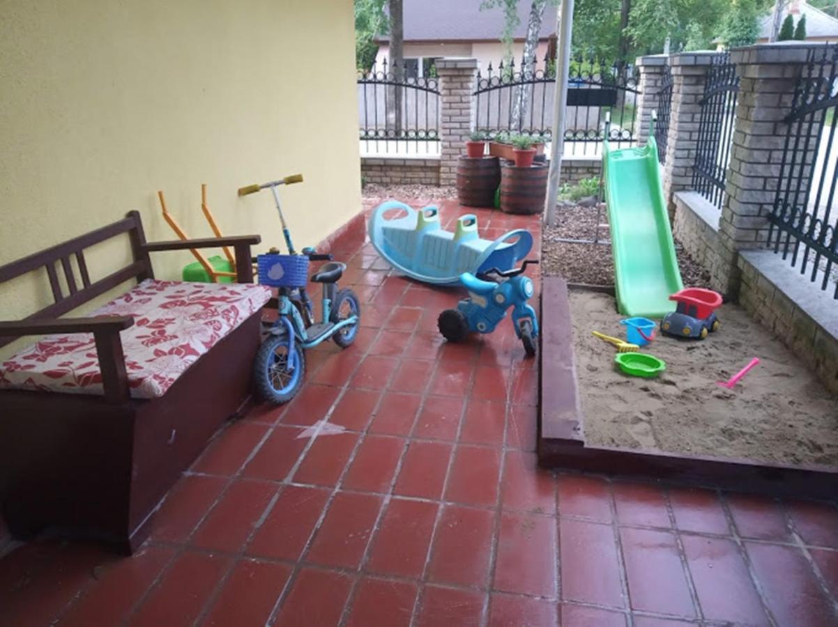 Bazsi Apartman Hajdúszoboszló Buitenkant foto