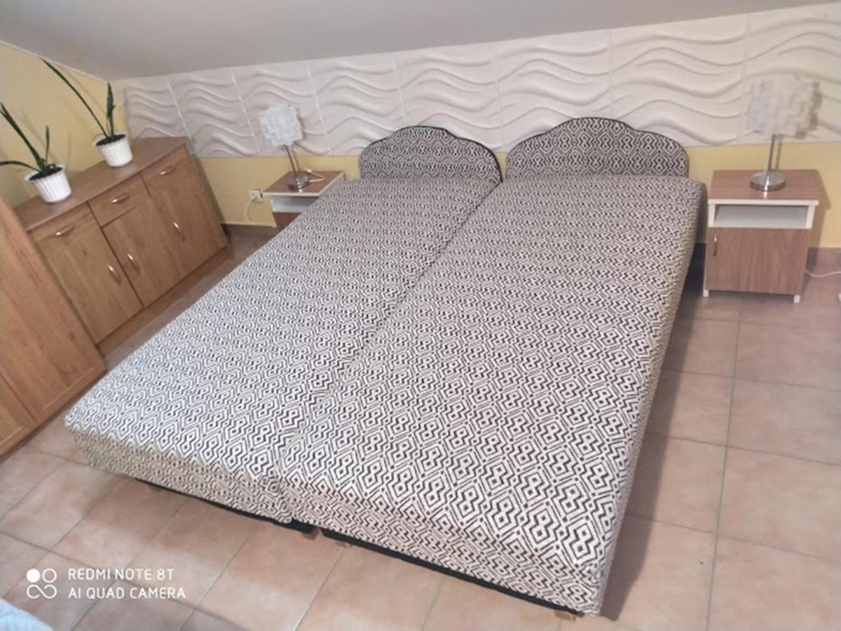 Bazsi Apartman Hajdúszoboszló Buitenkant foto