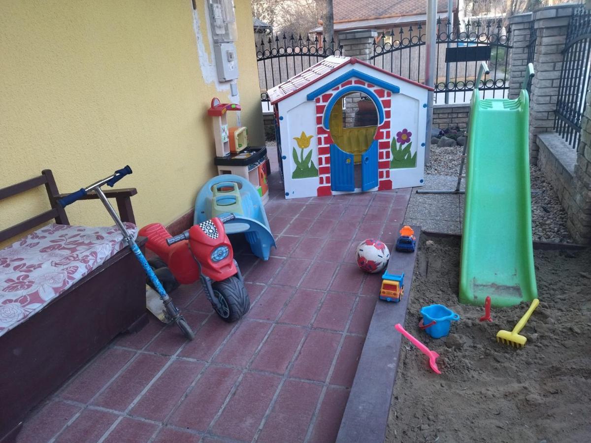 Bazsi Apartman Hajdúszoboszló Buitenkant foto
