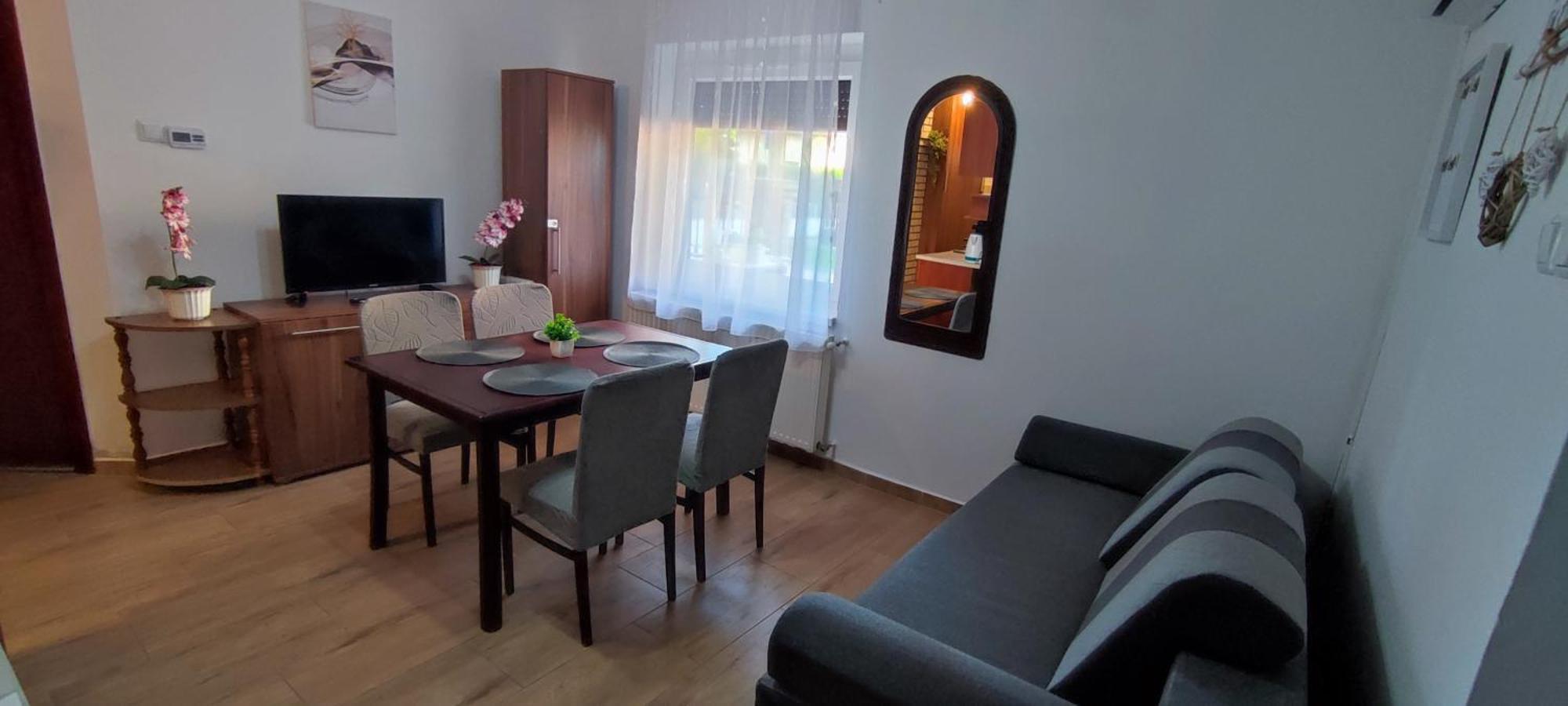 Bazsi Apartman Hajdúszoboszló Buitenkant foto