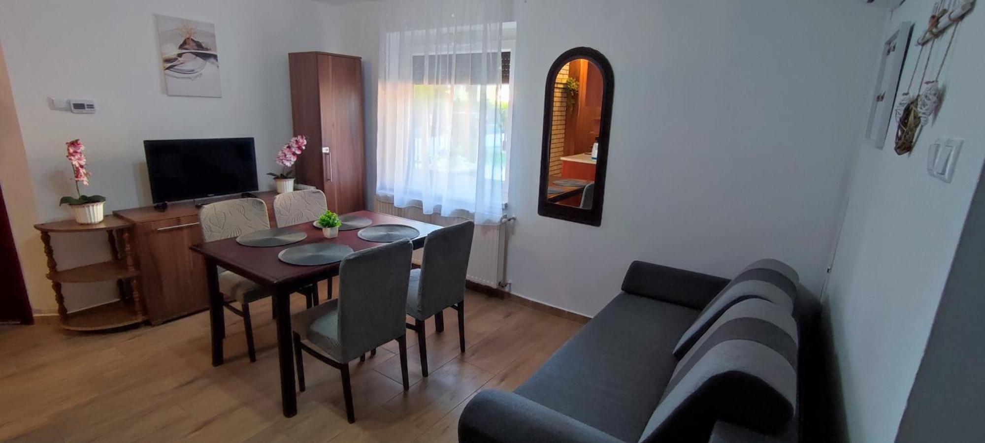 Bazsi Apartman Hajdúszoboszló Buitenkant foto
