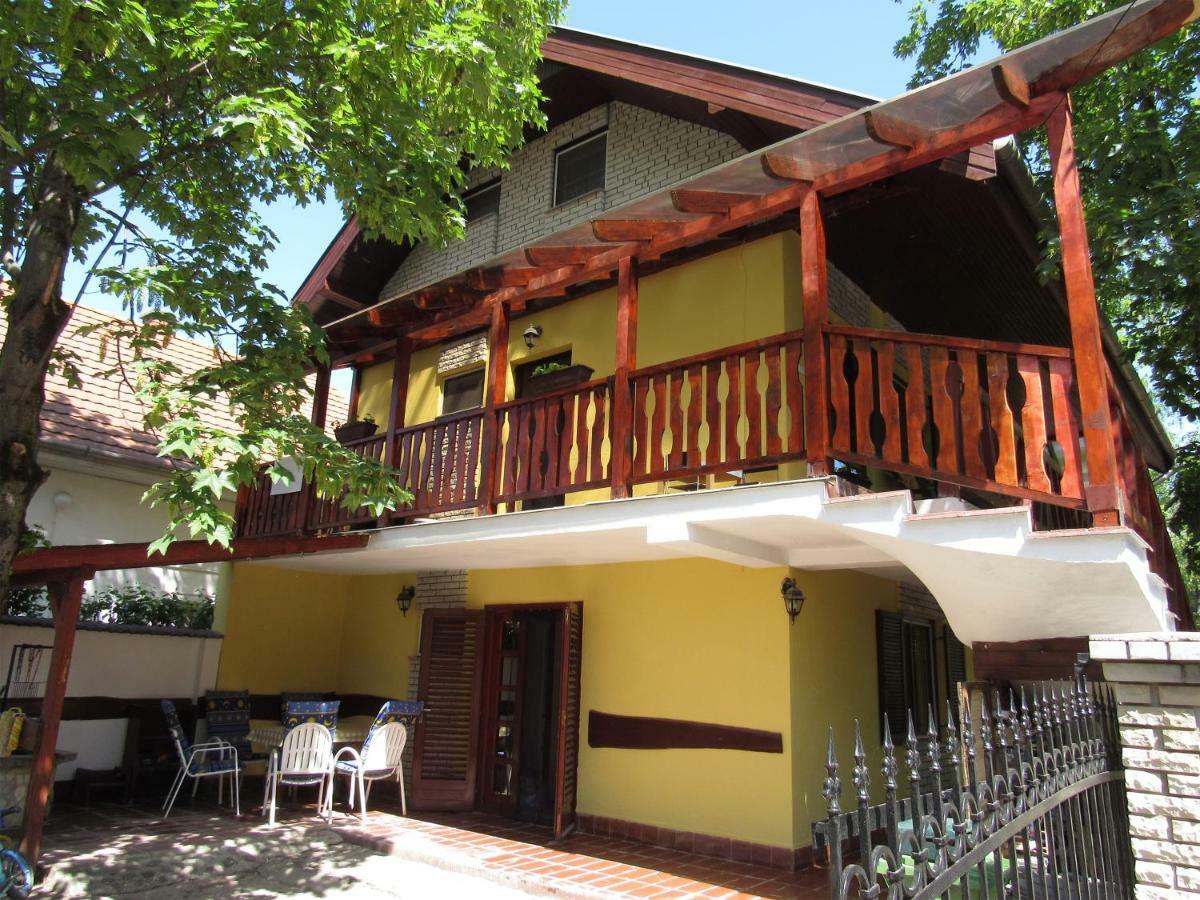 Bazsi Apartman Hajdúszoboszló Buitenkant foto