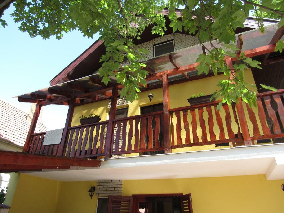 Bazsi Apartman Hajdúszoboszló Buitenkant foto